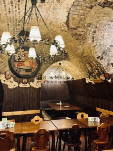 Zwölf Apostelkeller Vienna cellar restaurant