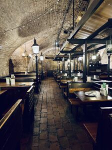 Zwölf Apostelkeller Vienna cellar restaurant