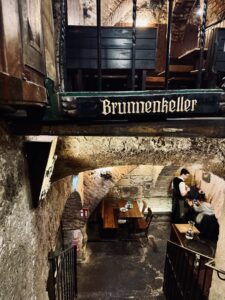 Zwölf Apostelkeller Vienna cellar restaurant