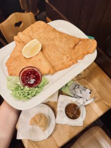 Zwölf Apostelkeller Vienna cellar restaurant