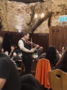 Zwölf Apostelkeller Vienna cellar restaurant