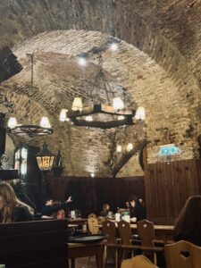 Zwölf Apostelkeller Vienna cellar restaurant